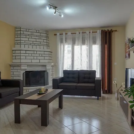 Daire Efi's Apartment, Next To Kalamitsa Kavala
