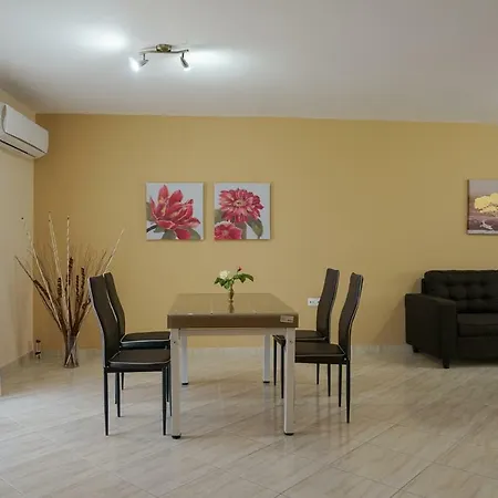 Efi's Apartment, Next To Kalamitsa *