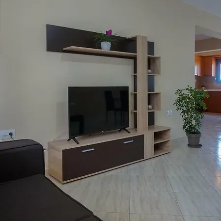 Daire Efi's Apartment, Next To Kalamitsa Kavala